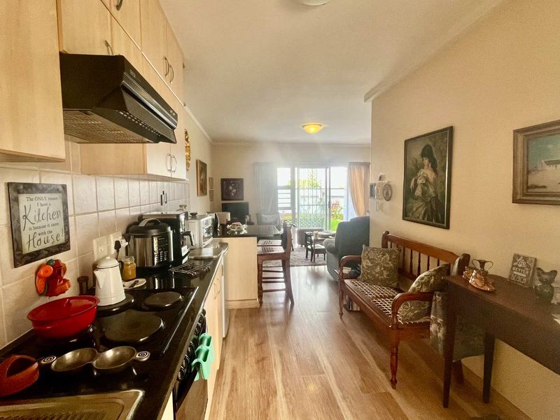 3 Bedroom Ground Floor Apartment with Spacious Garden in sought-after Casa Grande - Photo 3