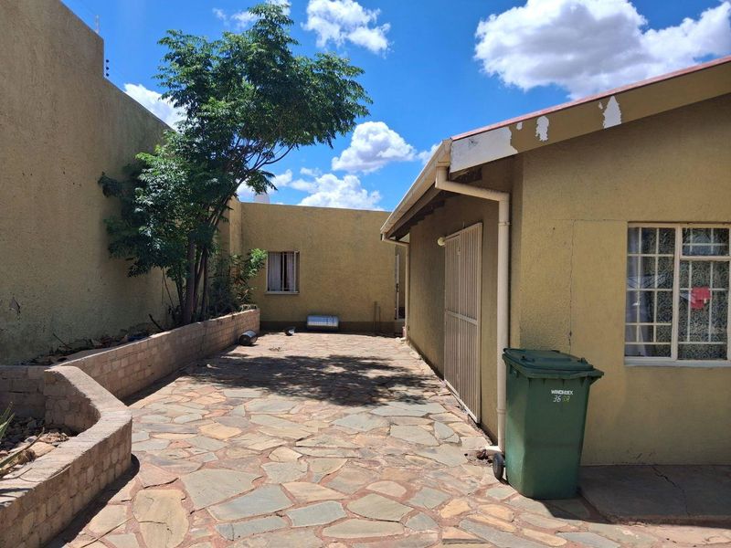 3 Bedroom House For Sale in Dorado Park - Photo 4