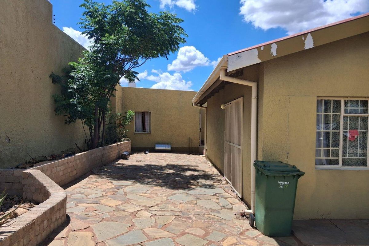 3 Bedroom House For Sale in Dorado Park - Photo 4