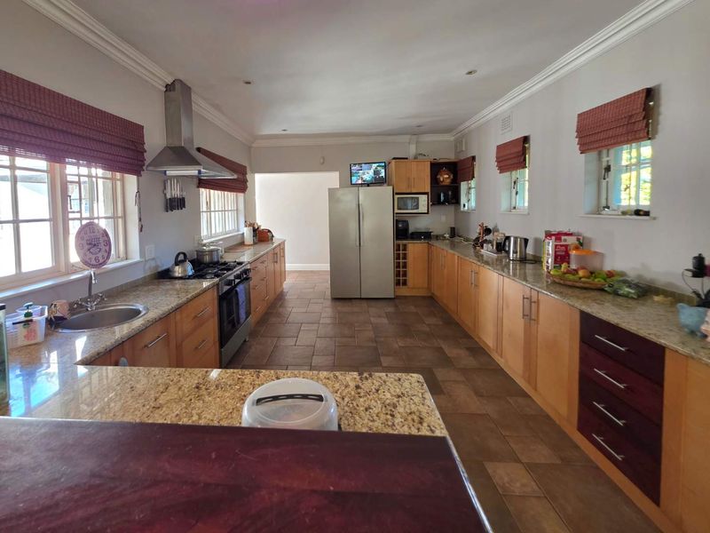 Versatile Family Home with Flatlet for Sale in Hillcrest | Pool, Level Land & Income Potential - Photo 9