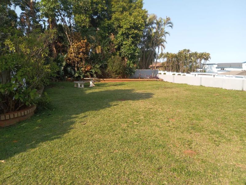 Renovator’s dream on large land in prime La Lucia with exceptional sea views - Photo 10