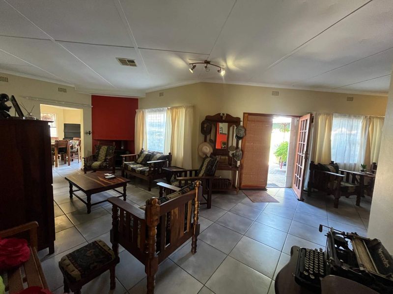 Charming Family Home in a Highly Sought-After Area - Photo 9