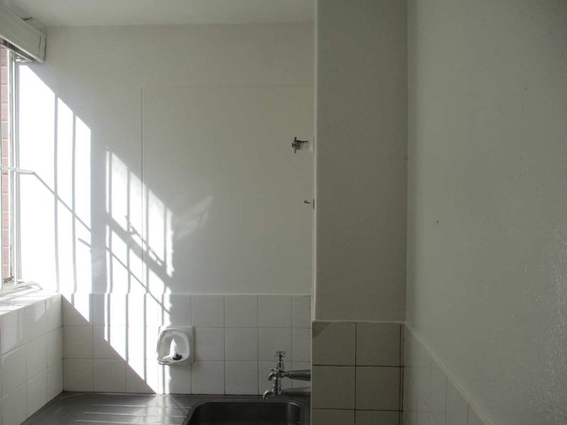 BACHELOR FLAT TO RENT IN ARCADIA - Photo 7