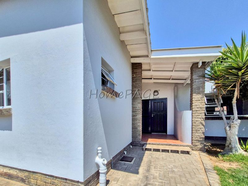 Central, Walvis Bay:  SPACIOUS HOME WITH TWO FLATS is for Sale - Photo 2