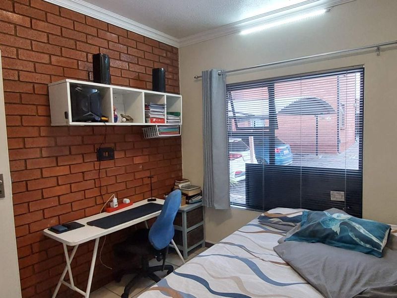 Ground Floor, 3 Bedroom, Pet Friendly Unit. - Photo 9