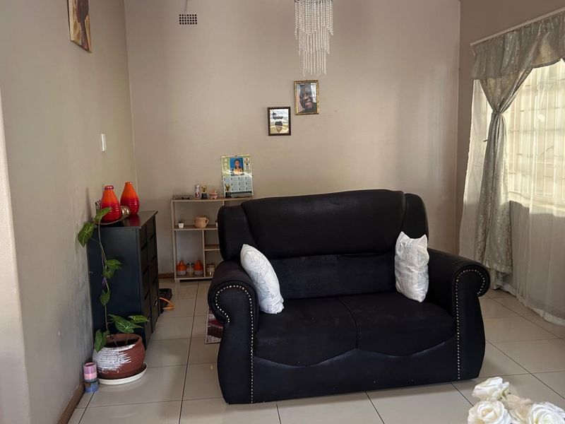 Big, Bold & Beautiful — Symhurst Living at Its Finest! - Photo 7