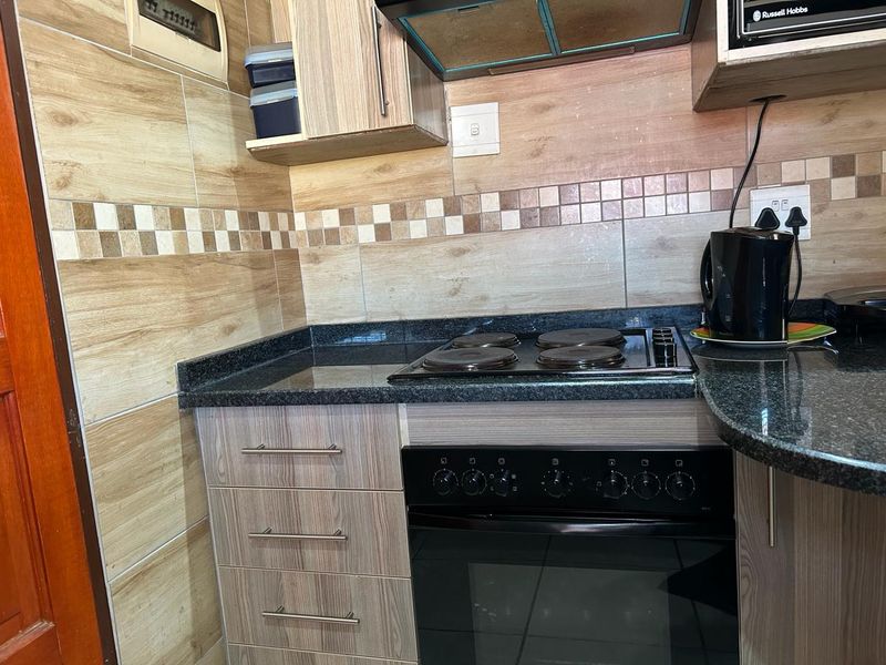 Clayville R 820 000- Neat House for Sale !! - Photo 10