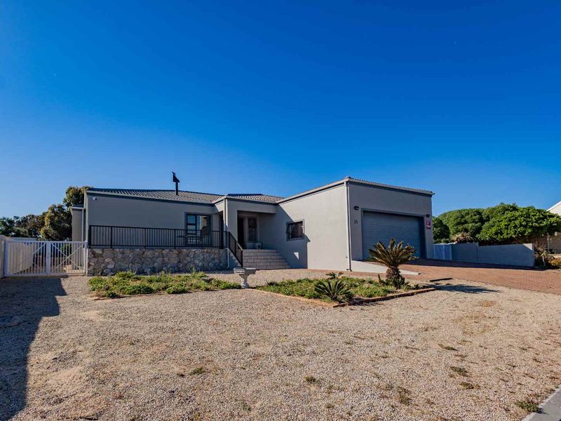 4 Bedroom House in Country Club - Photo 2