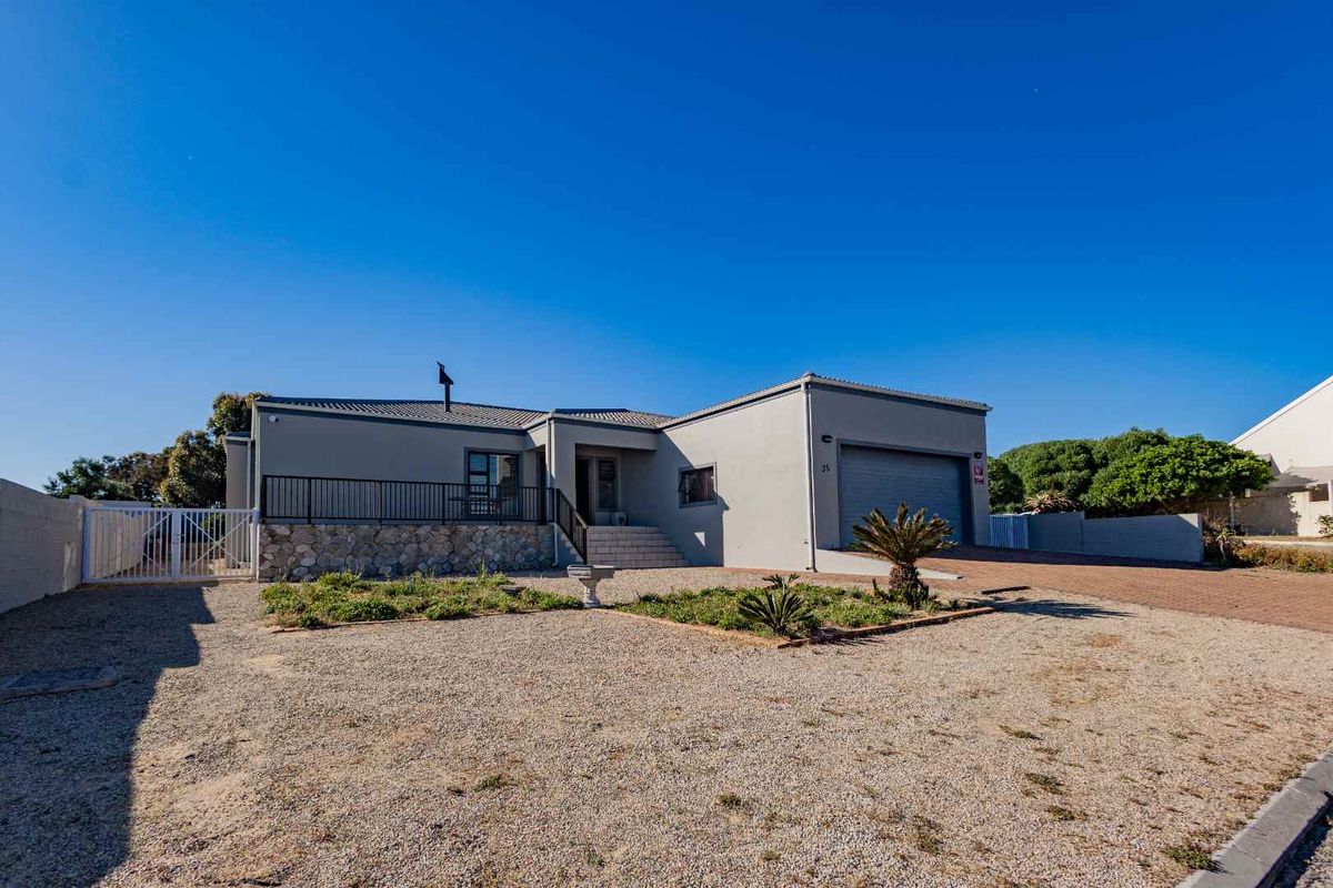 4 Bedroom House in Country Club - Photo 2