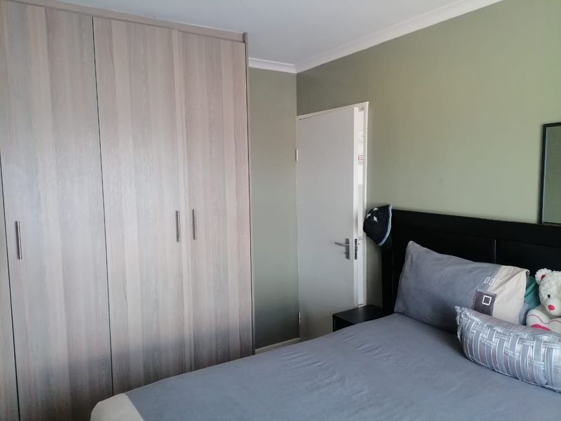 Modern 2 Bedroom Apartment - Photo 10