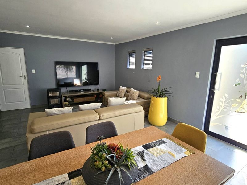 3 Bedroom Family Home in Melodie Hartbeespoort - Photo 5