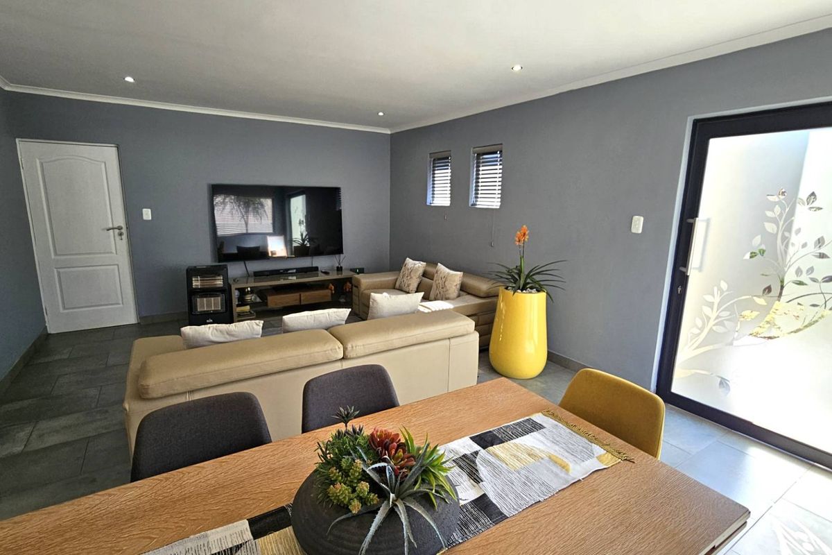 3 Bedroom Family Home in Melodie Hartbeespoort - Photo 5