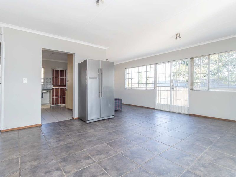 2 homes on one Property! Excellent Rental opportunity! - Photo 3
