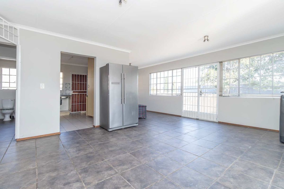 2 homes on one Property! Excellent Rental opportunity! - Photo 3