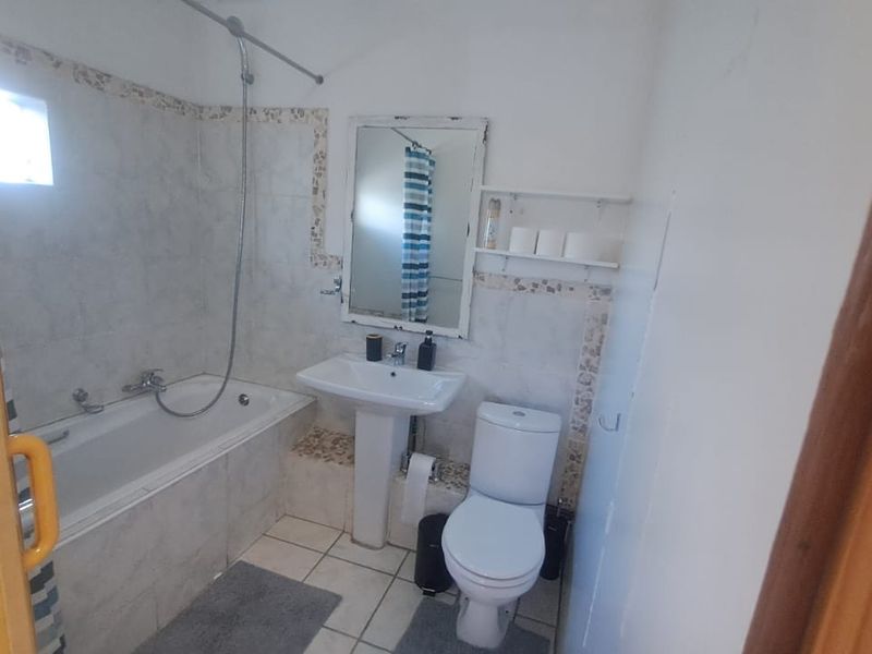 Garden Barchelor Cottage For Rent In Brackendowns - Photo 7