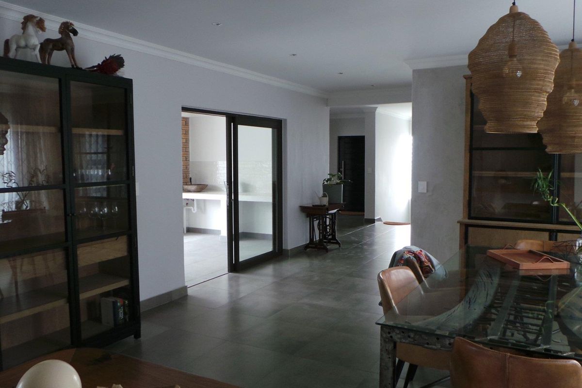 Perfect Masterpiece! Prime Location! - Photo 2