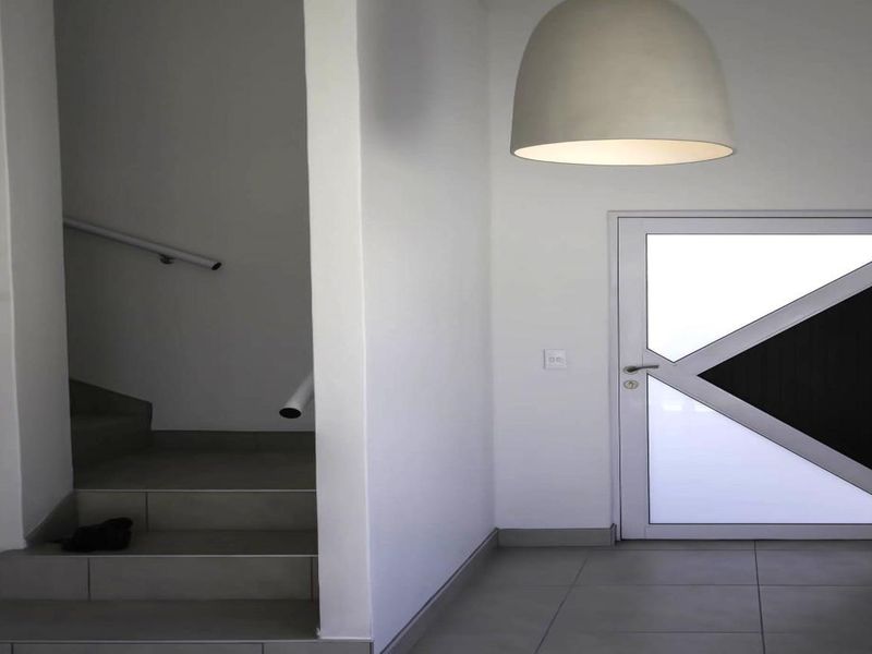 Modern New 4 Bedroom Home near the sea - Photo 2