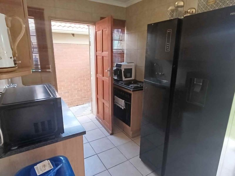 "Secure Estate Living: 3-Bed, Ready to Move In!" - Photo 7