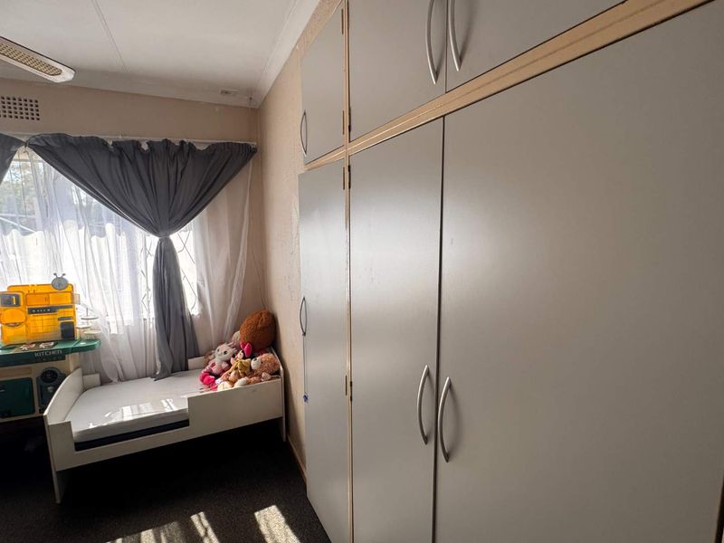 Lovely Family Home for Sale with Solar - Photo 7