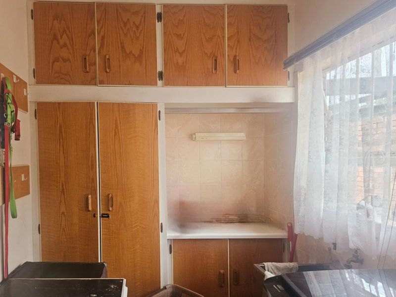 **Charming 2-Bedroom Facebrick Townhouse for Sale** - Photo 9