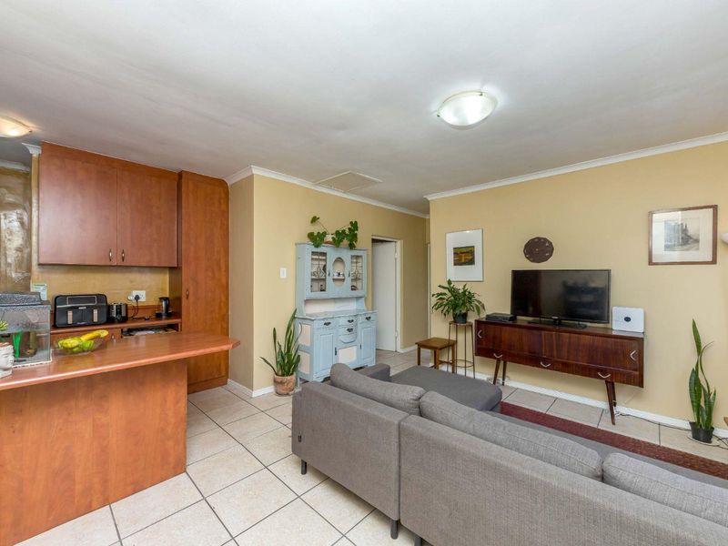 Spacious Two Bedroom Apartment - Photo 5