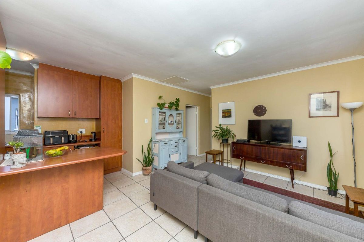 Spacious Two Bedroom Apartment - Photo 5