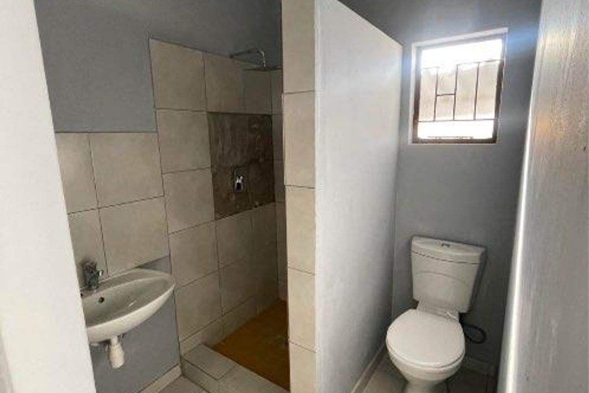 Newly renovated - Photo 5