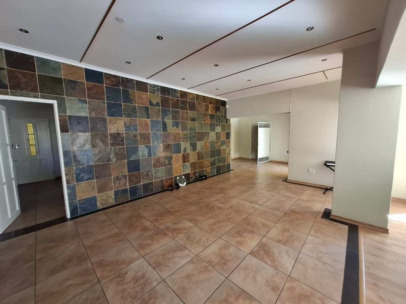 Family home on large erf - SOLE MANDATE - Photo 10