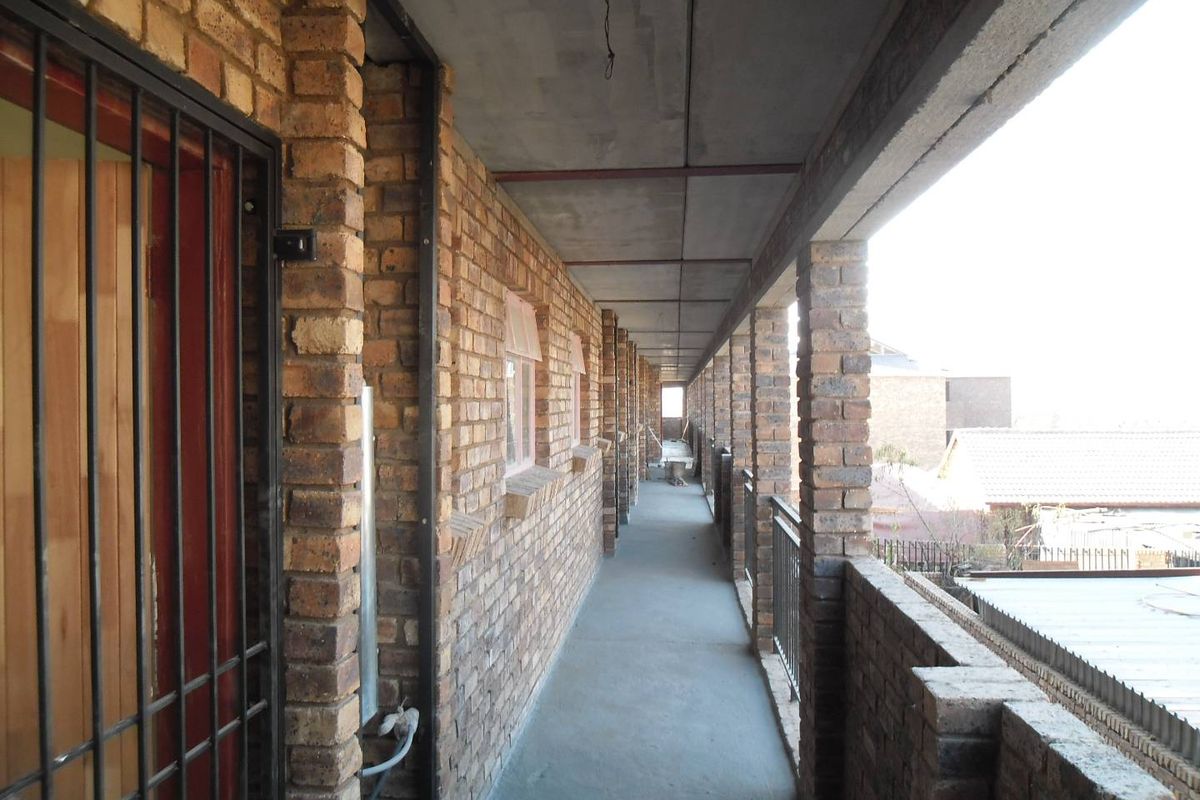 A 2 BEDROOM FLAT TO RENT IN PHILIP NEL PARK - Photo 2