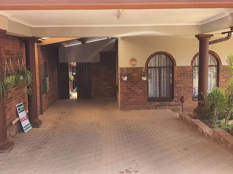 Easy Living - Photo 2