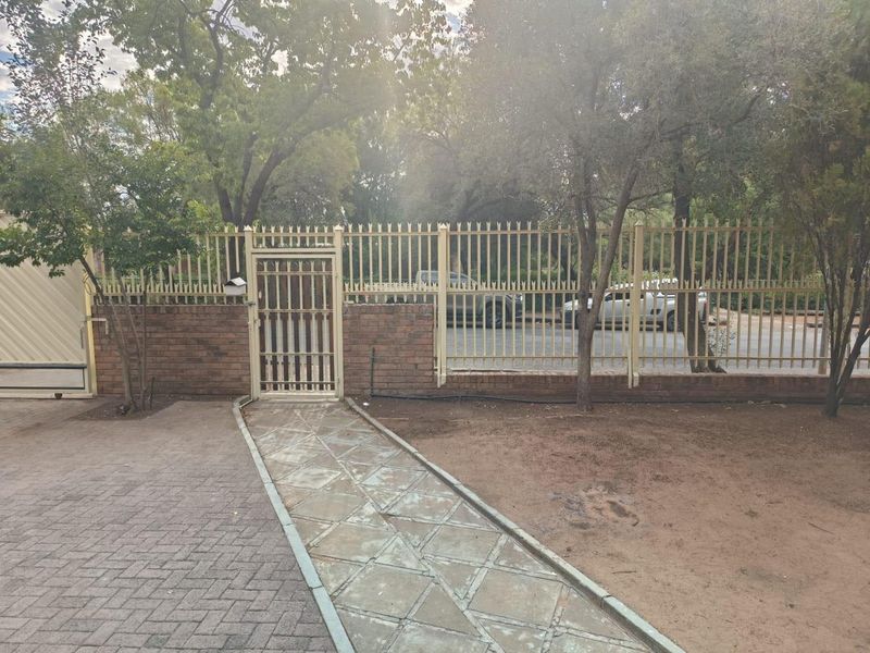 Beautifully renovated double-storey house - Photo 3