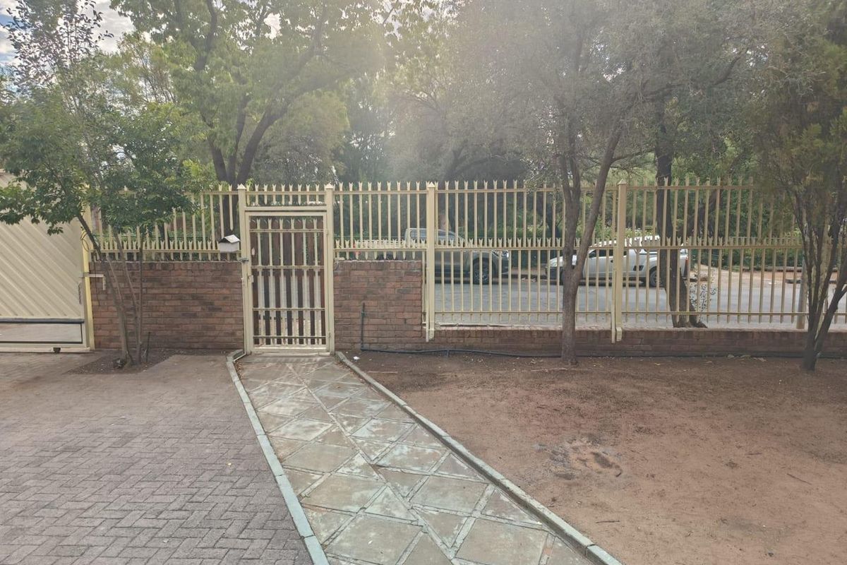 Beautifully renovated double-storey house - Photo 3