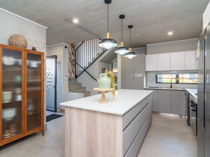 Stylish 4-bed home in Secure Baltimore Estate, Northriding - Photo 8