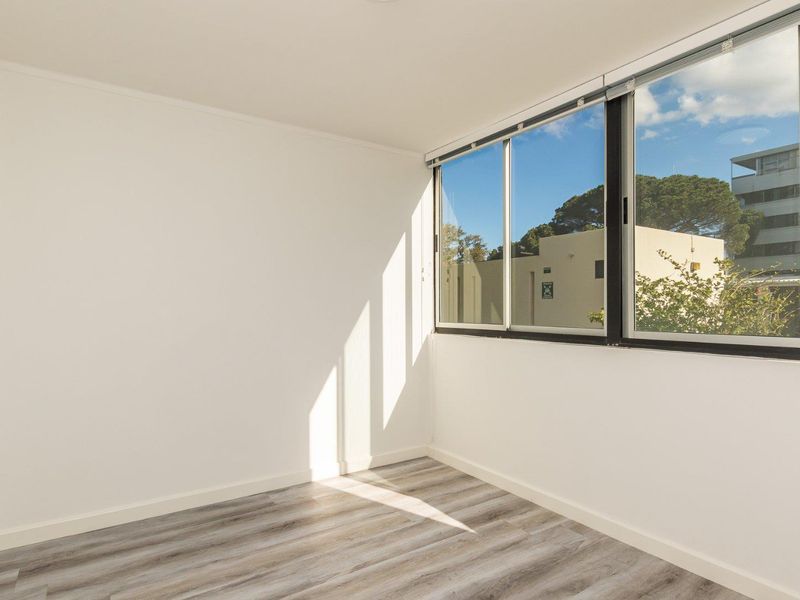 Partially furnished 1 Bedroomed g/ floor apartment in Marlborough Park - Photo 3