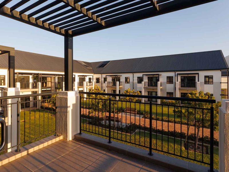 Elegant Two-Bedroom Luxury Suite with Simonsberg Views at Val de Vie Evergreen - Photo 2