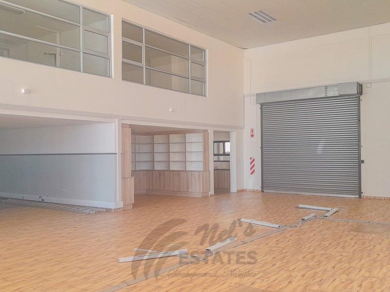 Corner warehouse with offices for sale in Industrial Area - Photo 2