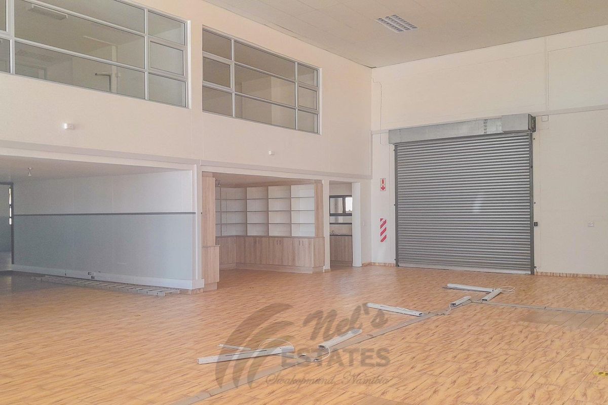 Corner warehouse with offices for sale in Industrial Area - Photo 2