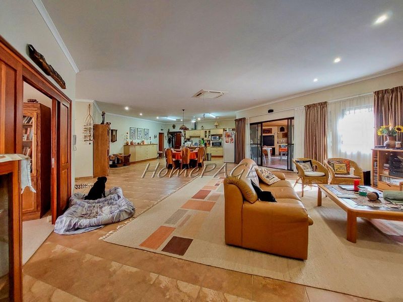 Omaruru:  Riverside Home with 2 flats is for Sale - Photo 8