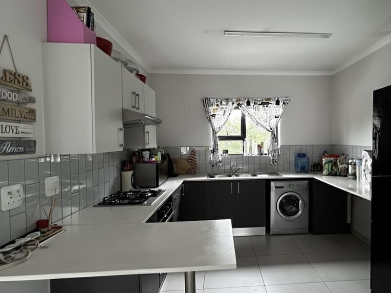 Modern Moments Start Here – Stunning 2-Bed at Nimbati - Photo 2