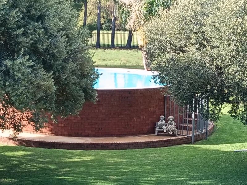 OUTSTANDING SMALL HOLDING. CAN BE USED FOR,GUESTHOUSE,ANY BUSINESS. ANY FARMING,LOTS OF WATER. - Photo 6