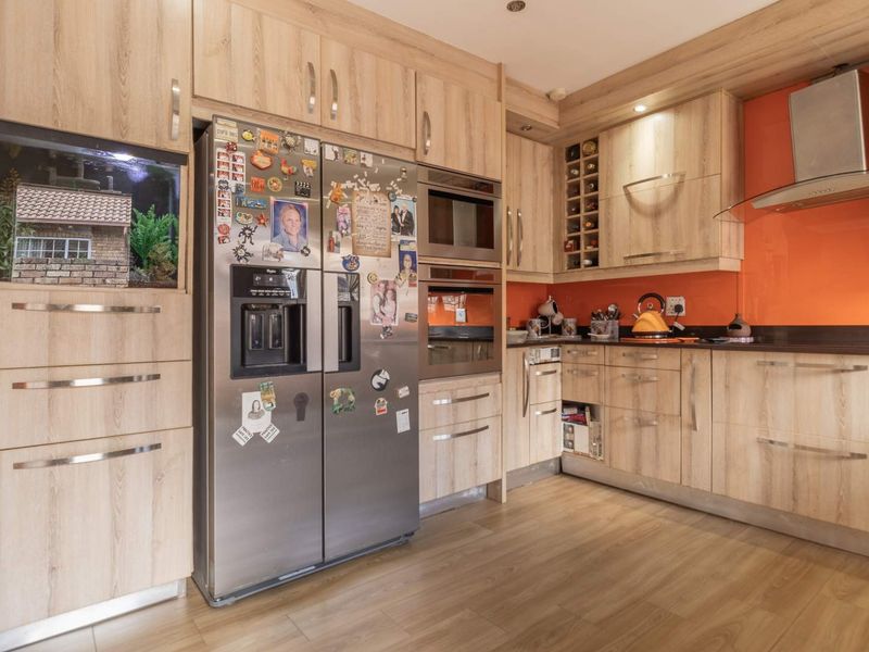 Spacious three bedroom simplex - large garden - Security complex - Equestria - Photo 10