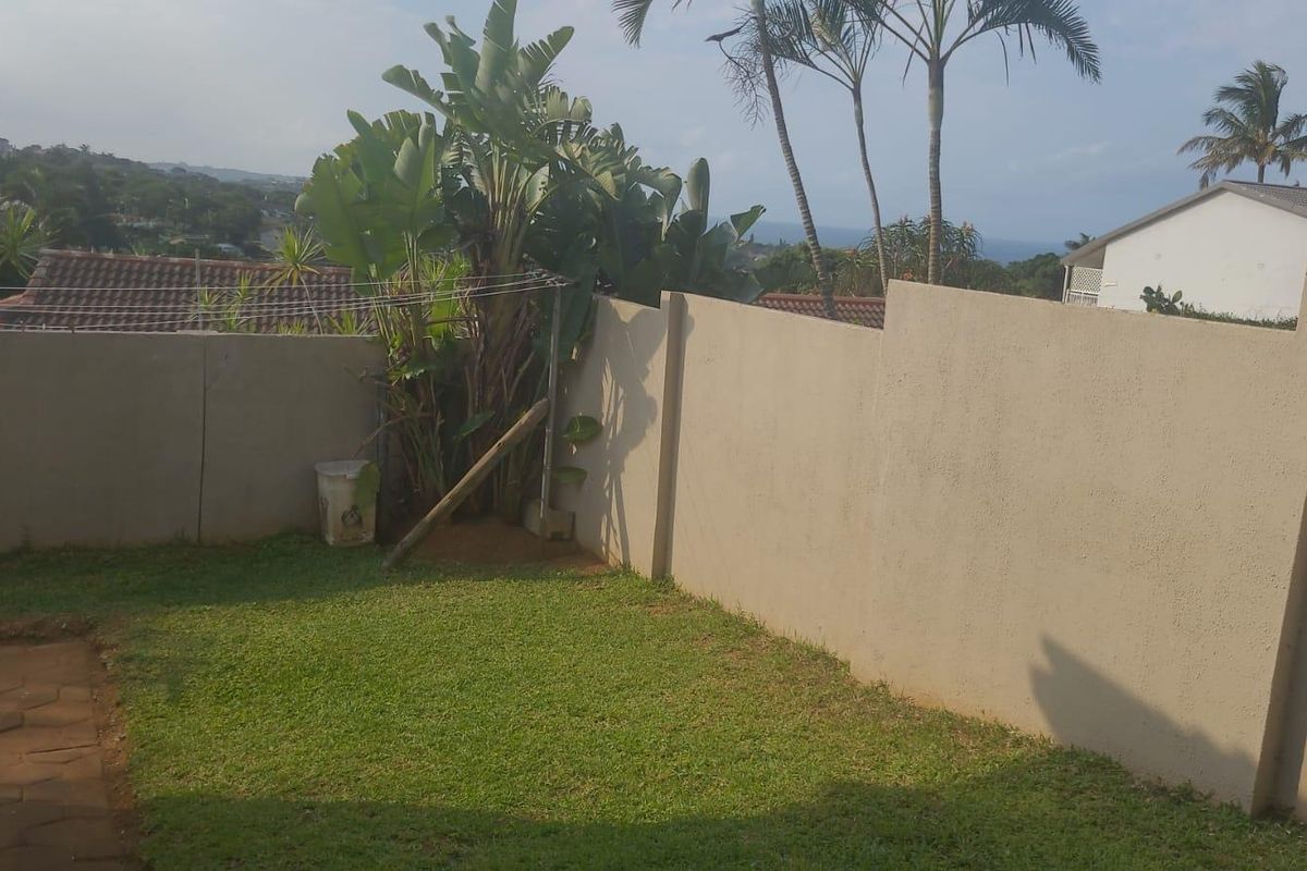 Pet Friendly Cottage with Private Yard and 2 Parkings - Photo 5