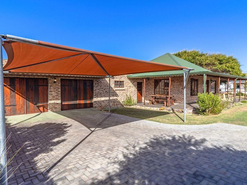 Timeless Appeal and Coastal Comfort - Photo 3