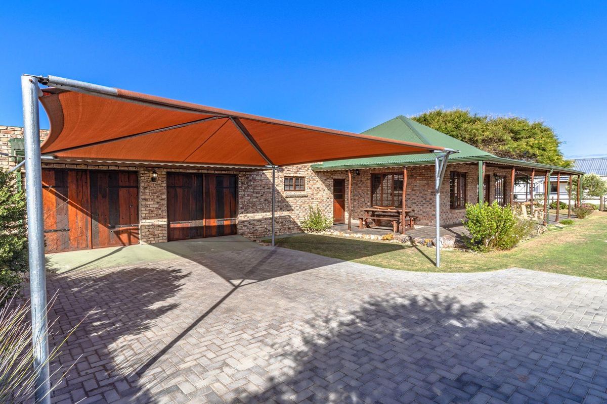 Timeless Appeal and Coastal Comfort - Photo 3