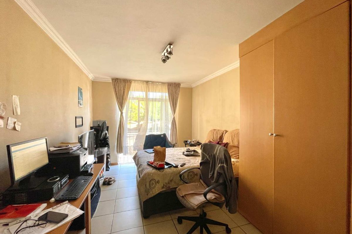 Excellent Location - Photo 2