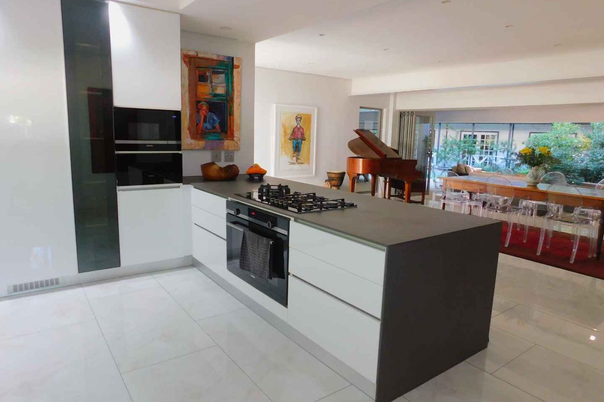 3 bedroom fully furnished home in Benmore Gardens - Photo 5