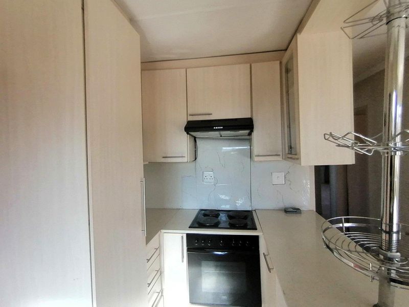 Charming 3-Bedroom Family Home in a Welcoming Township - Photo 4