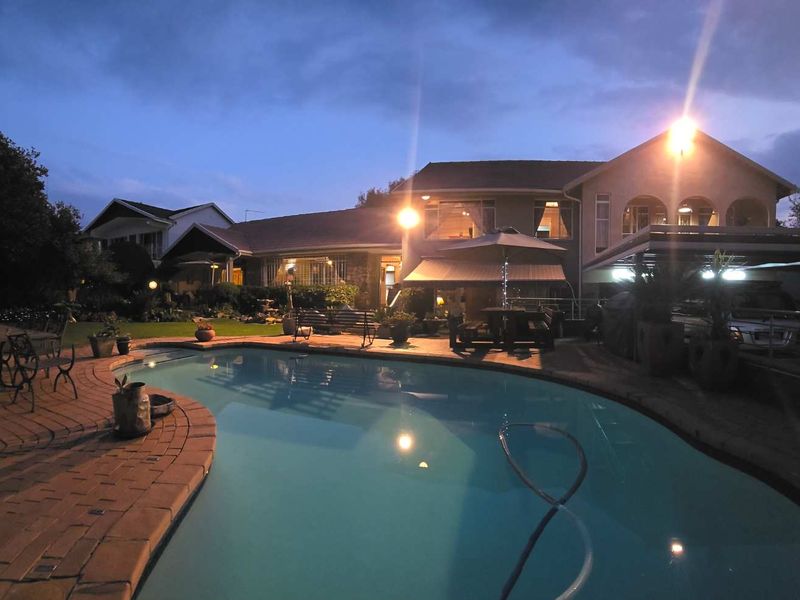 Stunning Home - Photo 2