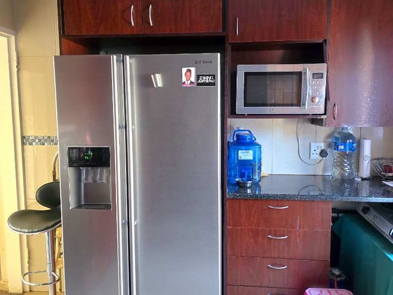 Family home with pool and flatlet - Photo 6