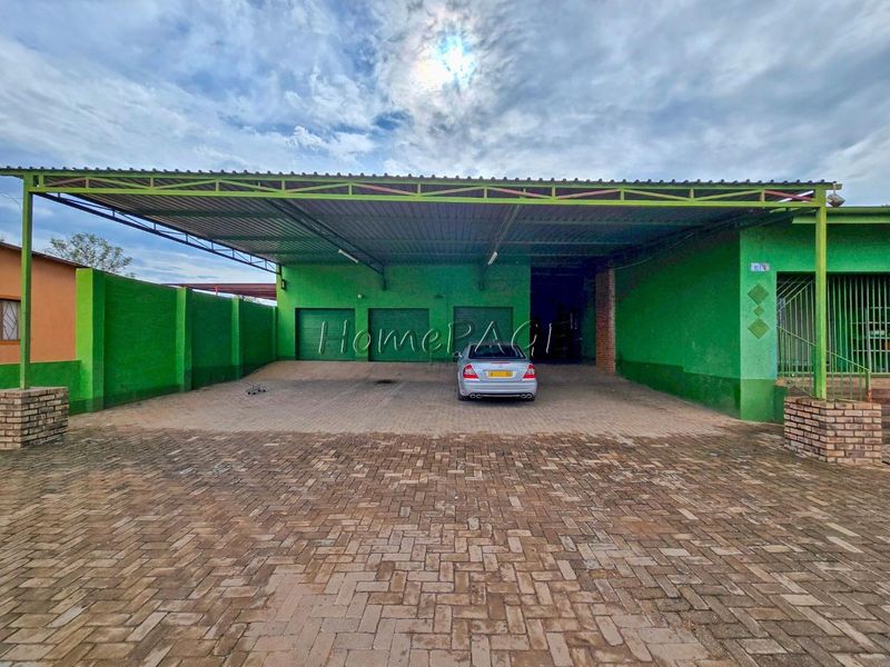 Outjo:  Large and Secure Home for Sale - Photo 3